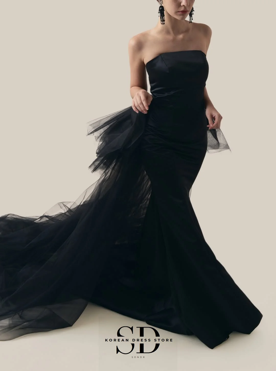 Sondr 블랙 웨딩 드레스 끈이 없는 새틴과 튤 신부 셀프 웨딩 드레스 맞춤형 한국 웨딩 드레스 사진 촬영