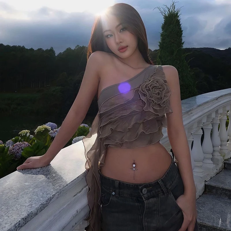 

Новинка лета 2024, повседневный жилет Ins для девушек с цветочным принтом и гофрированным краем, с диагональным плечевым ремнем, сценический наряд K-Pop для городских танцев VBH78