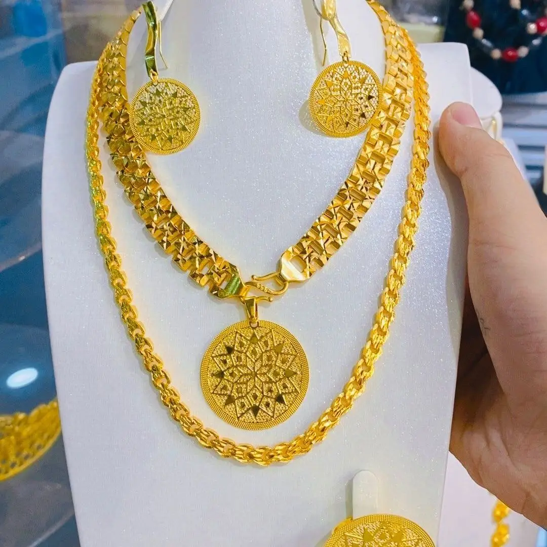 2024 Nieuwe 24K Vergulde Dubai Sieraden Set Ronde Mode Ketting Oorbellen Bruids Accessoires Driedelige Set Y10153