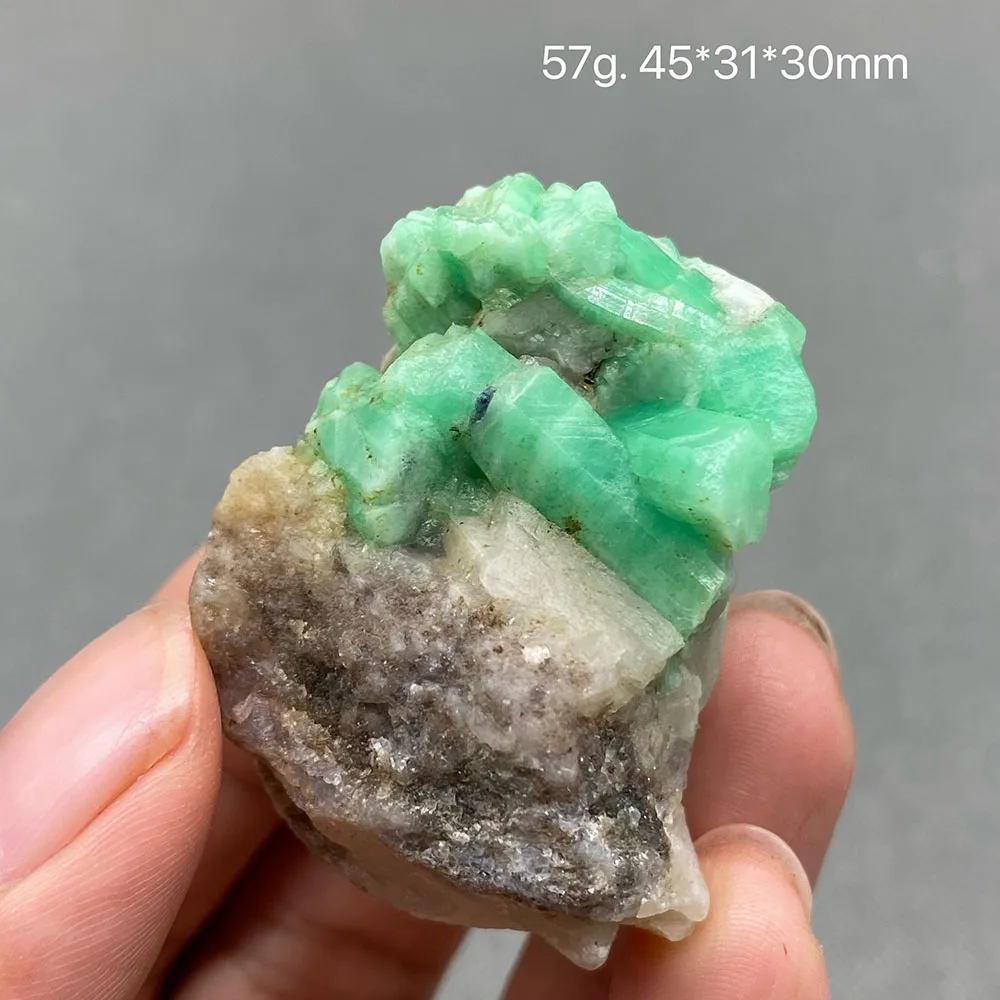 100% Natural green emerald mineral gem-grade crystal specimens stones and crystals quartz crystals