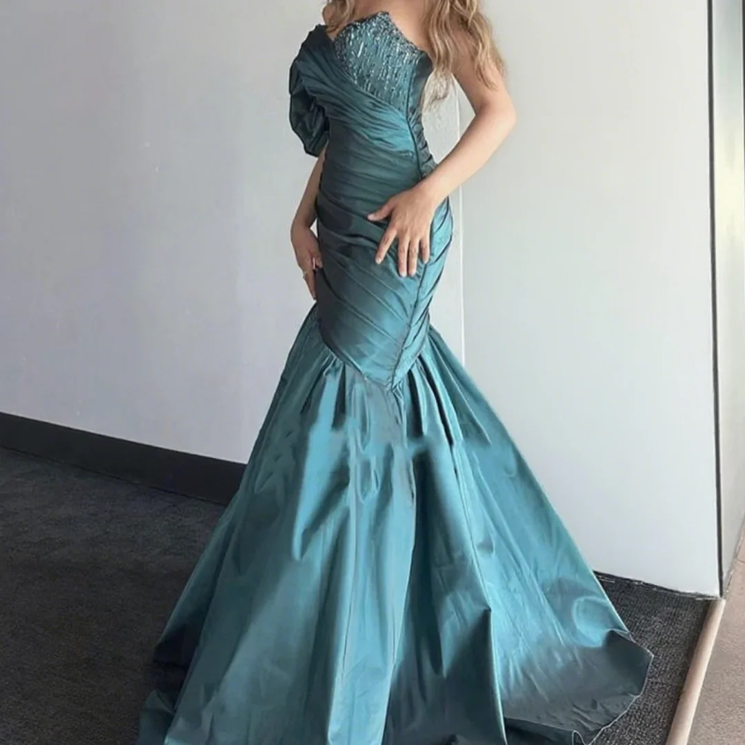 Perles Appliques gaine sirène sans manches dos nu Robes de luxe robes de soirée Satin robe de bal personnalisé 2025
