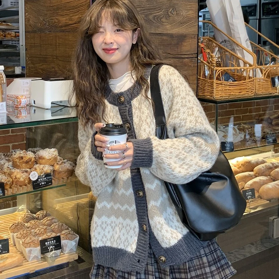 

2023 Autumn Winter New Fashion Patchwork Cardigan Coat O-Neck Button Preppy Style Knitted Coat Women's Loose Casual Sweater Coat