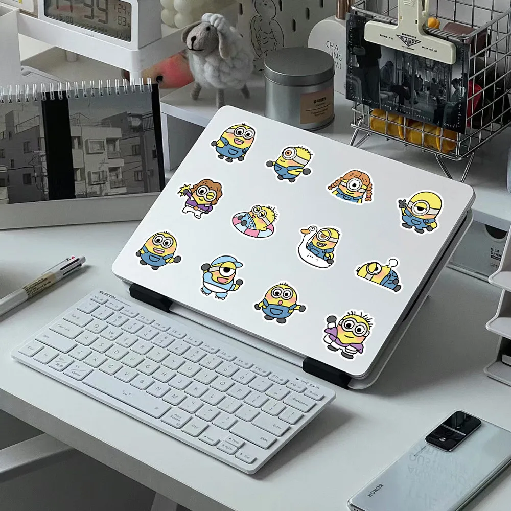 مجموعة ملصقات مينيونز مكونة من 102 قطعة - شارات Despicable Me Yellow Guys للهاتف والكمبيوتر المحمول