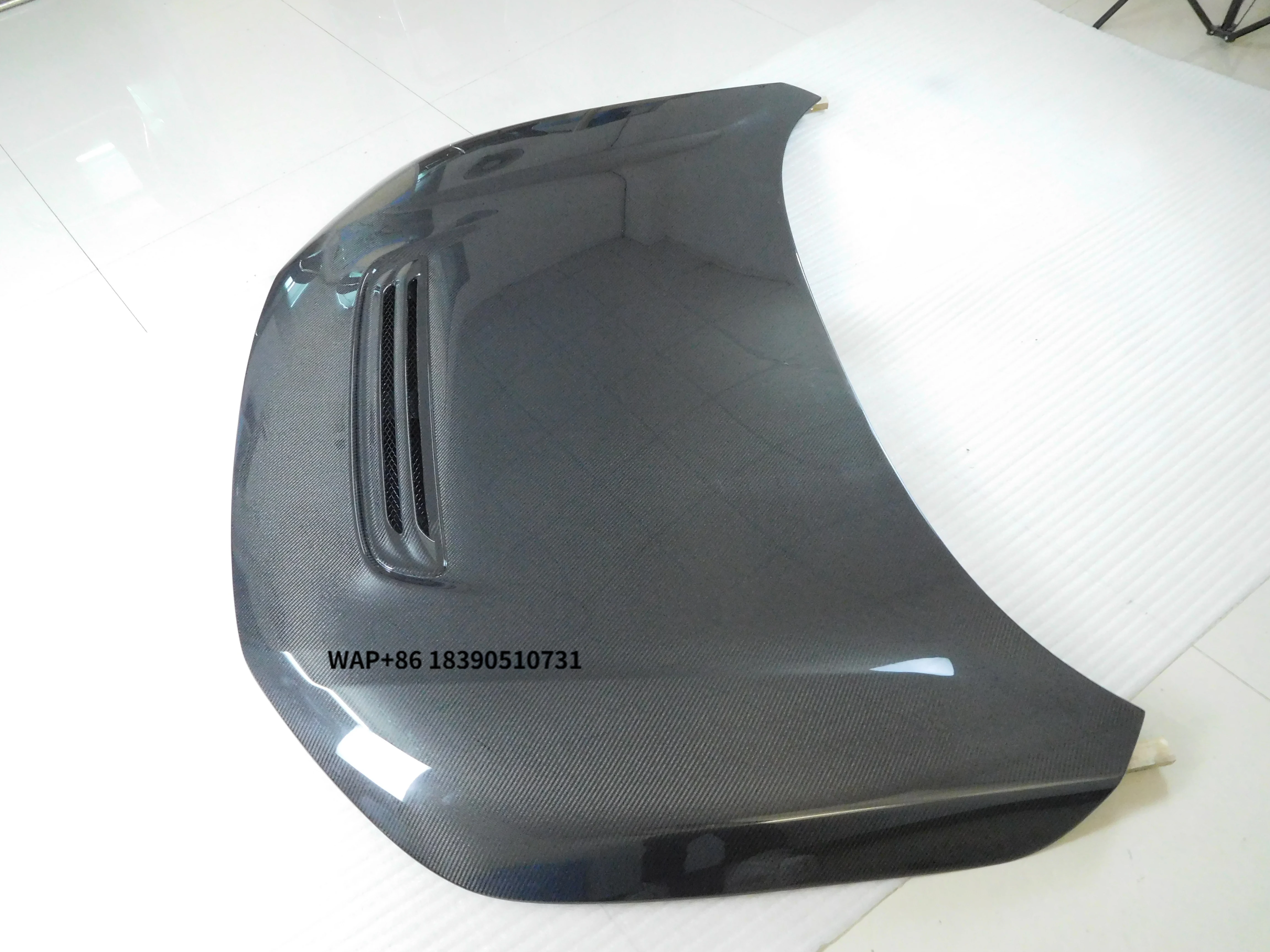 

For for Civic FL5 Carbon Fiber Hood and Engine Cover in White New Condition with Bolts Included Honeycomb Style Scoop