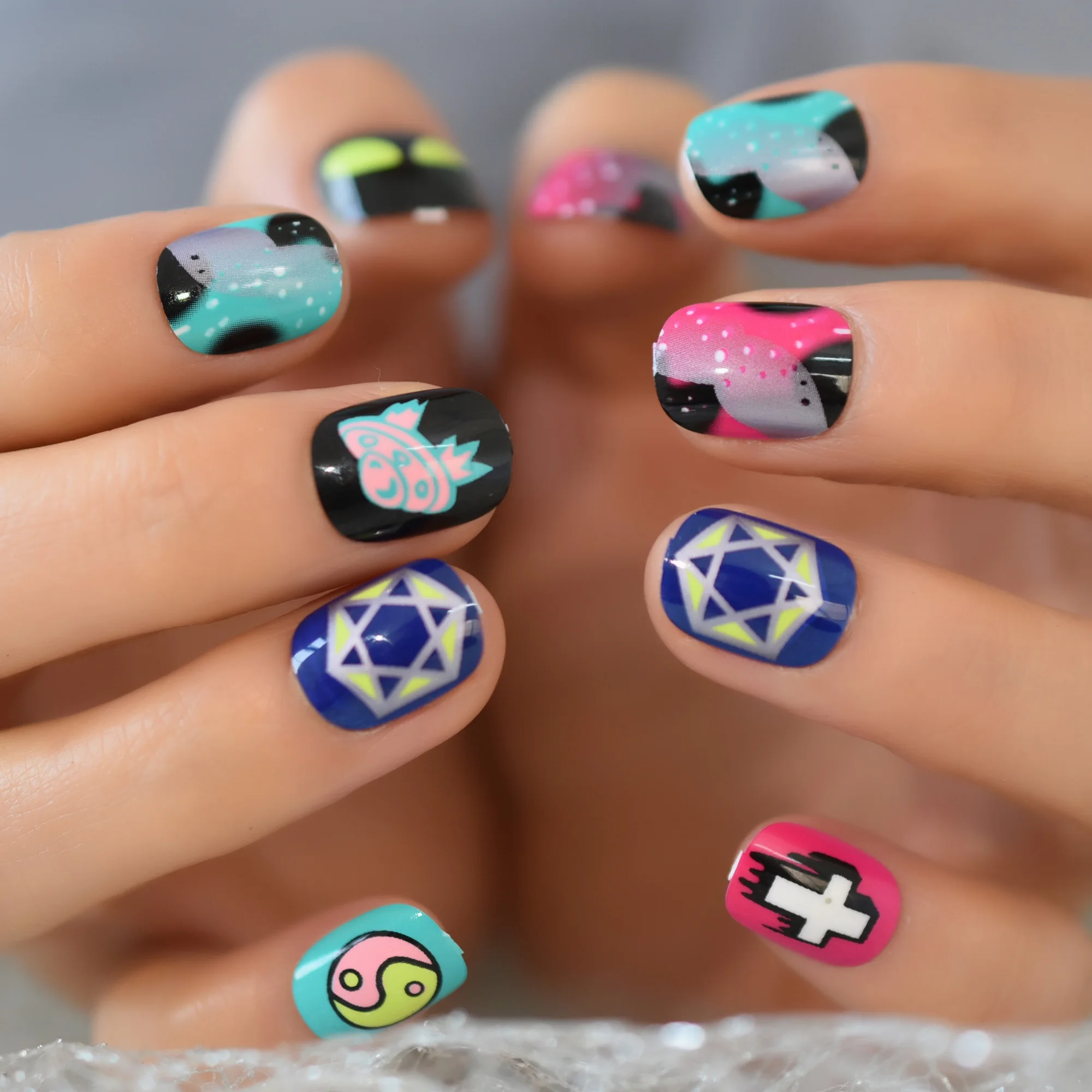 Glossy Plastics Round Press On Nails Naughty Spaceship Start Designs 24 tips Fingernail Art Professionals Manicure Shop