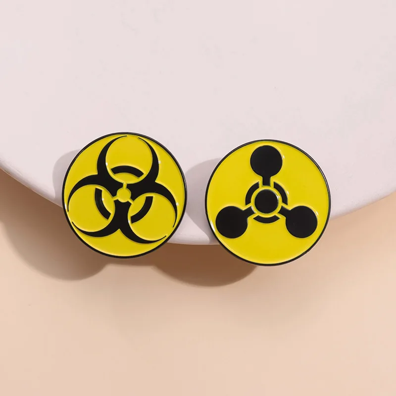 جولة بروش الإشعاع خطر تسجيل شارة معدنية الملحقات الصغيرة بالجملة حقيبة دبابيس وشارات دبابيس للملابس غطاء دبوس