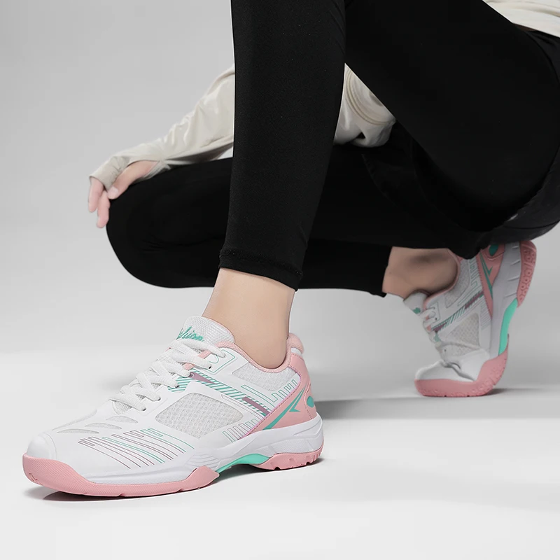 Badminton Shoes Women Lightweight Anti-slip Low-top Outdoor Sports Women Shoes Wear-resistant Comfort Casual Running Shoes Women