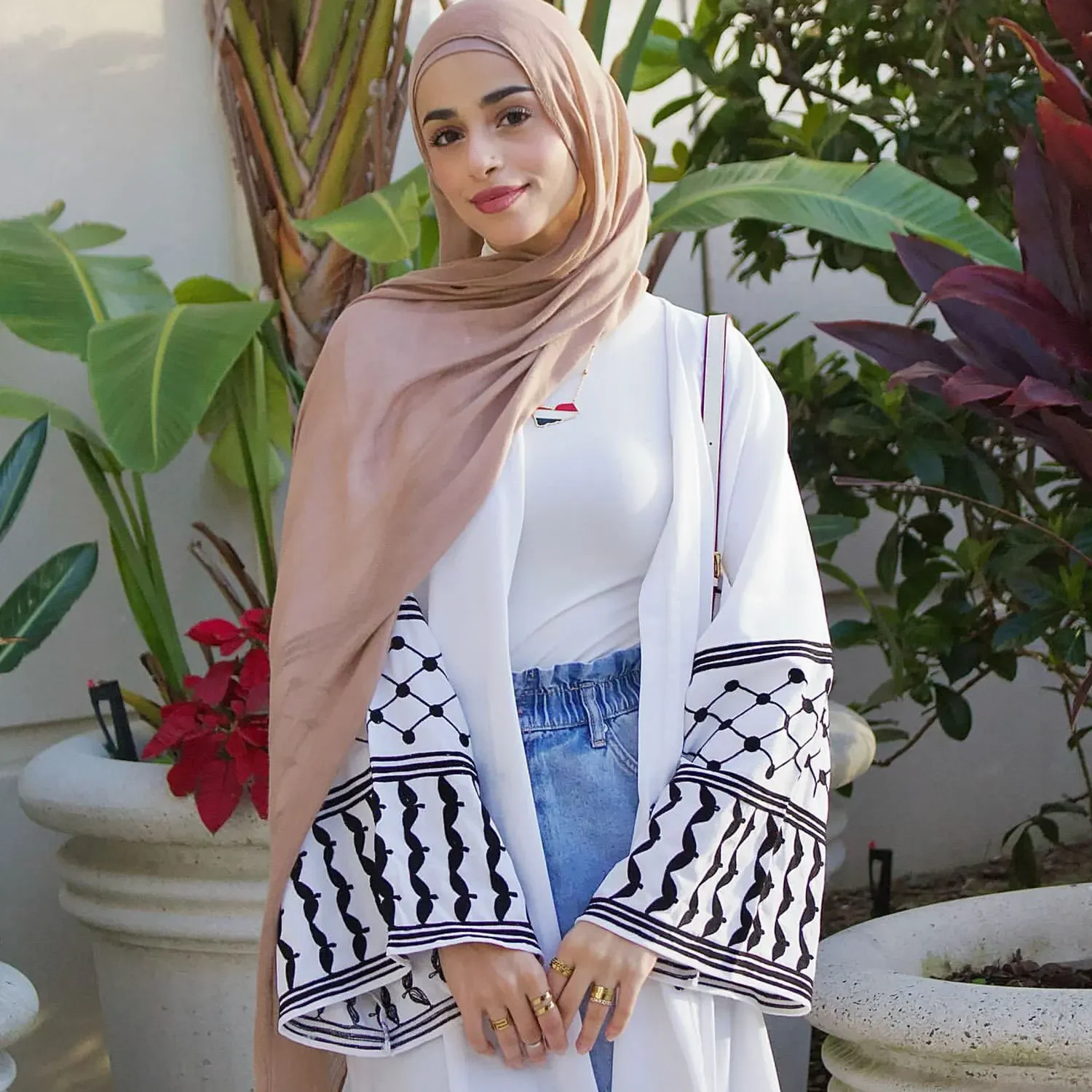 Weißer offener Abaya-Kimono mit Keffiyeh-Stickerei, muslimische Abayas für Frauen, Dubai, luxuriöse islamische Kleidung, Kaftan, Hijab-Kleid, Ramadan, Eid