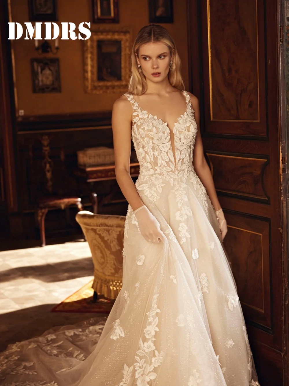 

Stylish V-Neck Wedding Dresses Formal Appliqué Bridal Gowns Elegant Sleeveless Tulle Floor-Length Wedding Gowns Vestidos De Novi