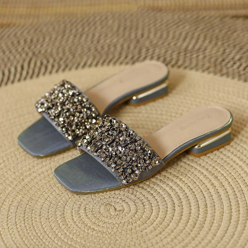 Summer Cool Slippers for Women Fashion Flat Casual Beach Slides Female Luxy Rhinestone Peep Toe Soft Sole Shiny Sandals 2024