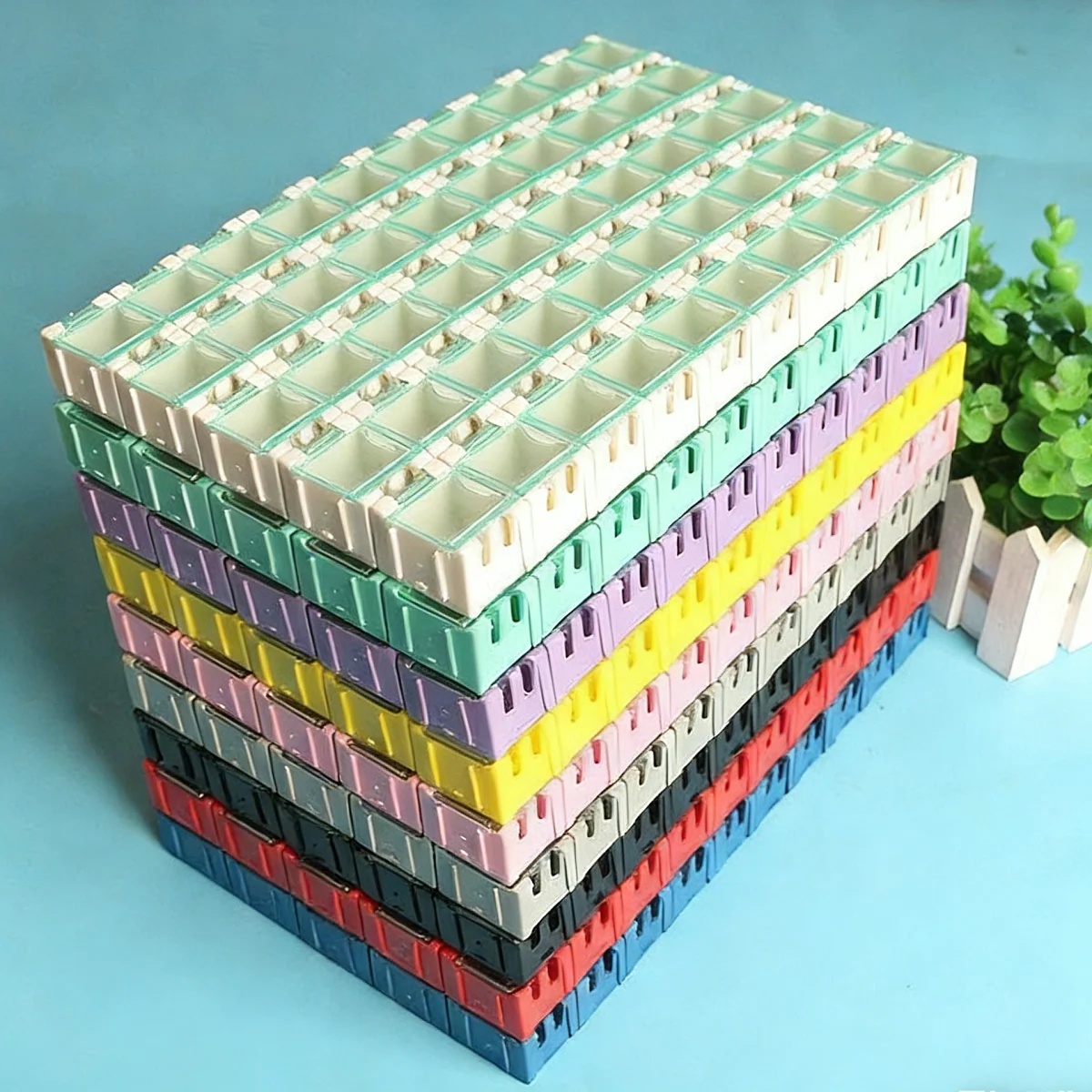 

100pcs SMD SMT Component Storage Boxes Container Electronic Case Kit The 1# Auto Pop-up Patchbox (Random Color)