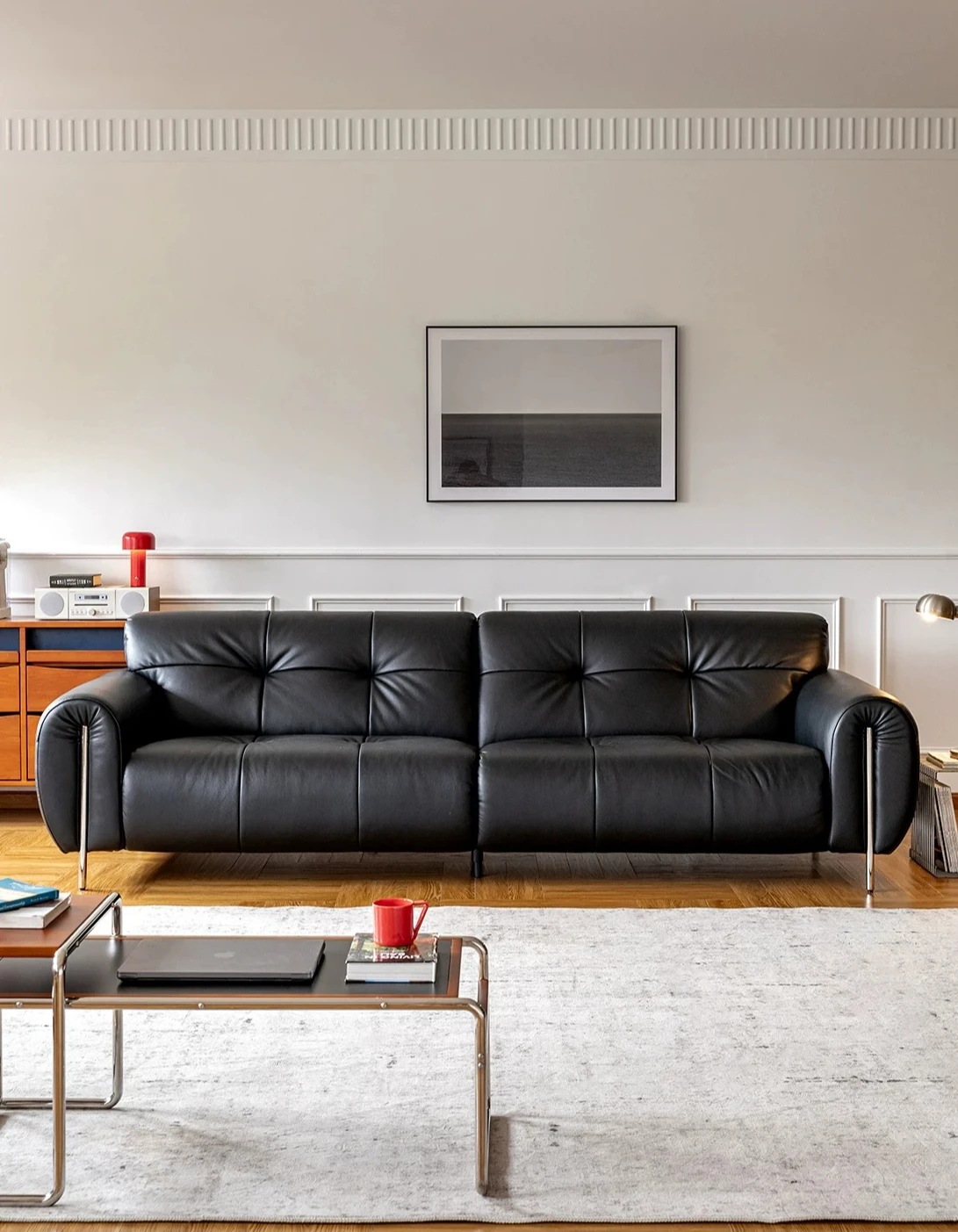 Komplett aus Leder, schwarzes, mittelalterliches Wohnzimmer-Sofa aus Edelstahl für kleine Wohnungen
