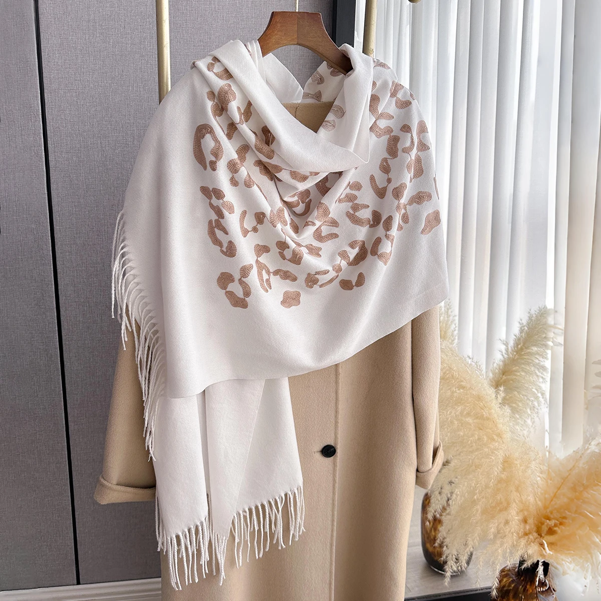 

2025 Luxury Warm Poncho Cashmere Winter Women Scarves Embroidery Shawl Wraps Female Thick Pashmina Blanket Bufanda Echarpe Scarf