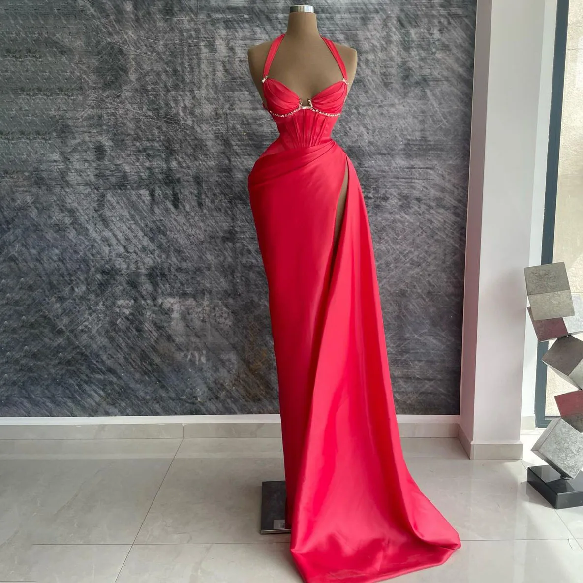 

Coral Mermaid Evening Dresses Halter Off Shoulder Elastic Satin Glitter Celebrity Prom Gowns Sexy High Side Slit Party Gown 2023