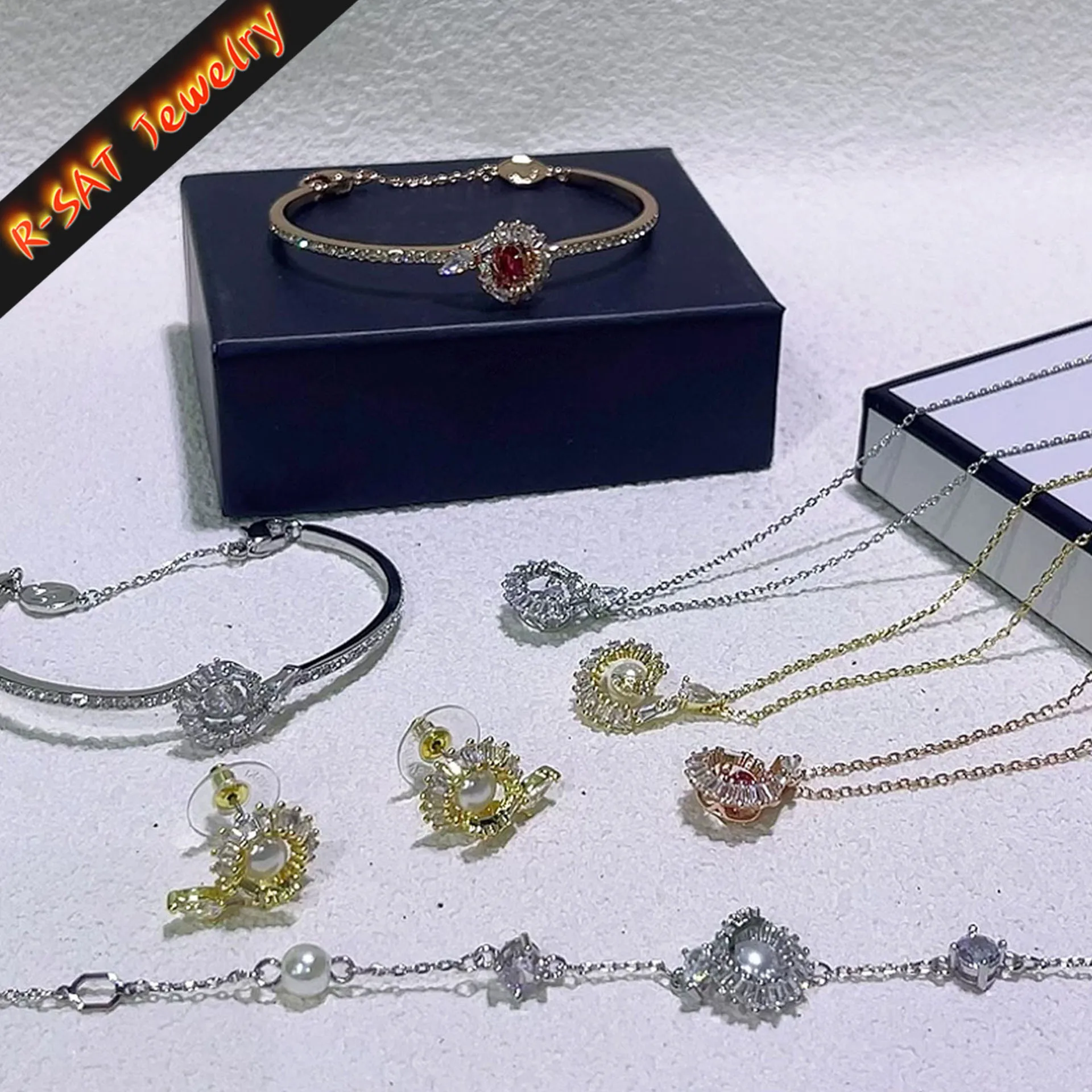 

Оригинальные новогодние зодиаки, новые ювелирные изделия высокого качества, модные изысканные тонкие блестящие рождественские украшения для прыжков, подарок для женщин