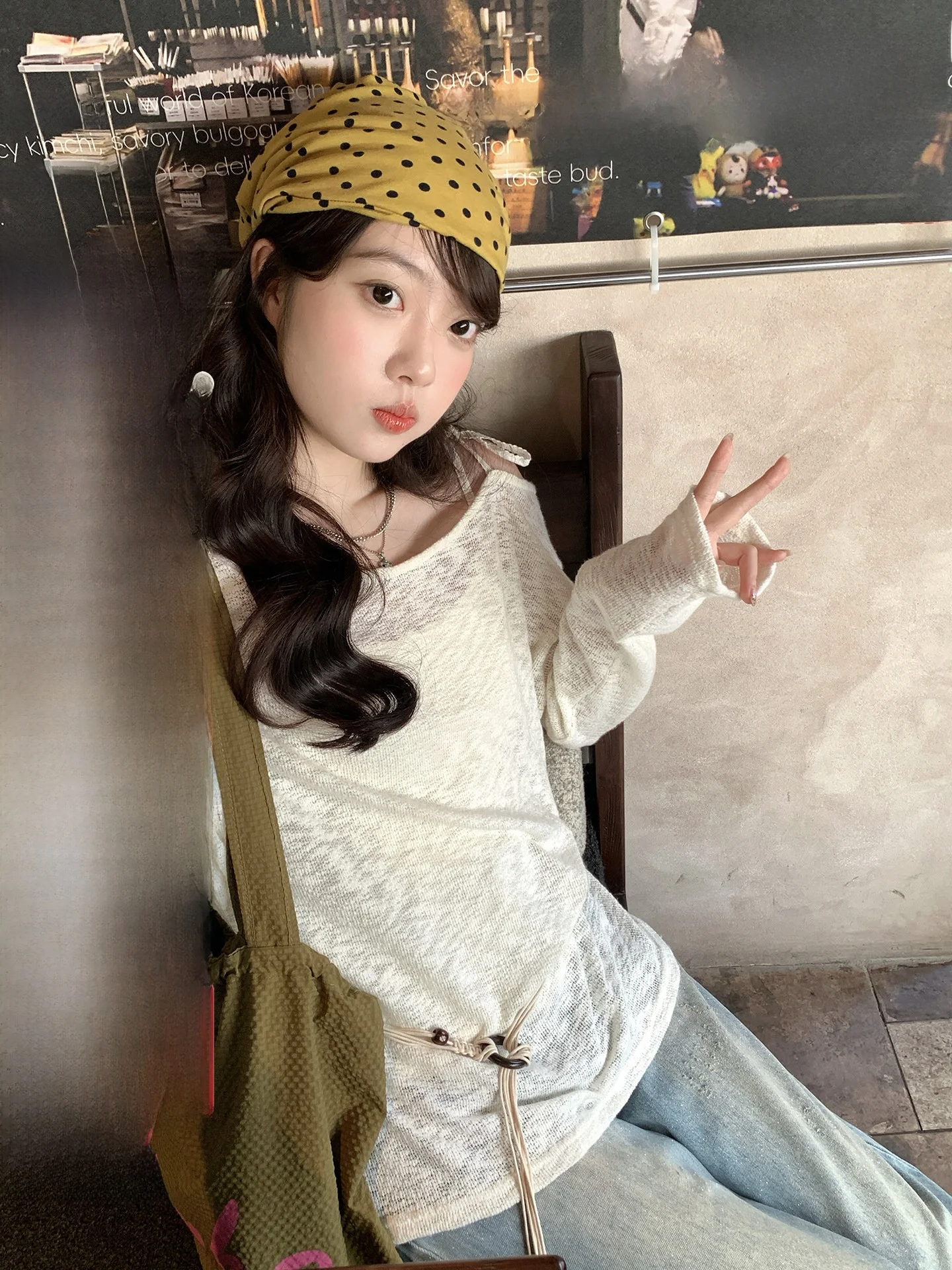 

Комплект из двух предметов: вязаный топ Holli Korean Sle Sweet с открытыми плечами и мягкая уютная базовая кофта. Новинка ранней весны.