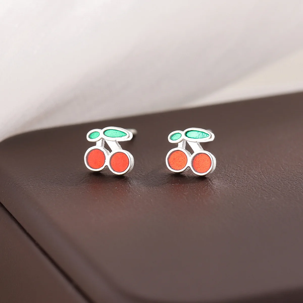 Creative Fruit 925 Sterling Silver Fashion Jewelry Women Cute Sweet Red Epoxy Cherry Green Leaf Exquisite Stud Earrings E045