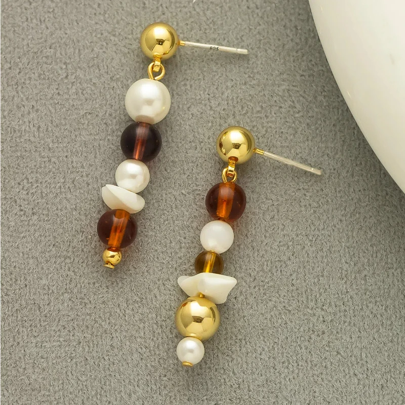 

2024 French Classic Jewelry New Arrival Autumn Winter Tea Brown Round Beads White Shell Glass Pearl Dangle Earrings for Women