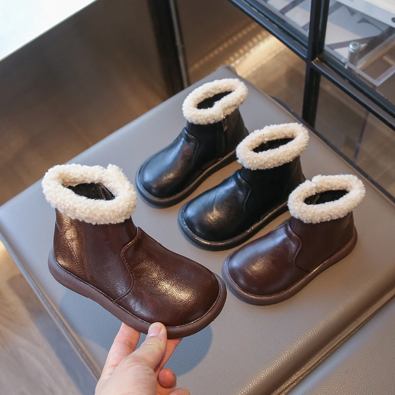 

Плюшевые сапоги для девочек, новые зимние детские модные ботинки на платформе, черные, коричневые, пушистые детские повседневные уличные хлопковые ботинки до щиколотки с боковой молнией