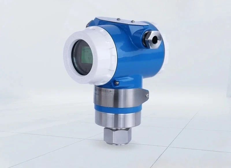 Direct-mounted pressure transmitter capacitor pressure sensor