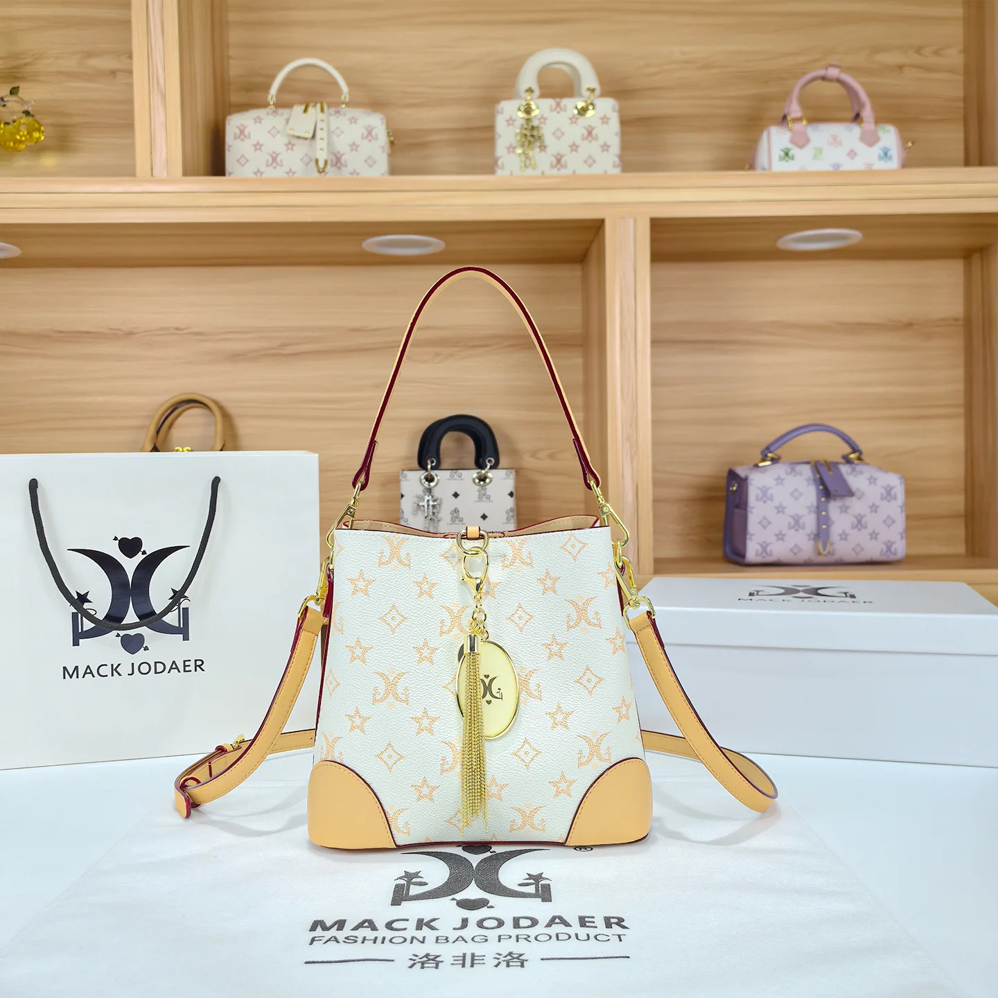 

Elegant Designer Minimalist Diaper Bag For Women Vintage Luxury Leather Large Capacity Stylish Fashion Crossbody Bag