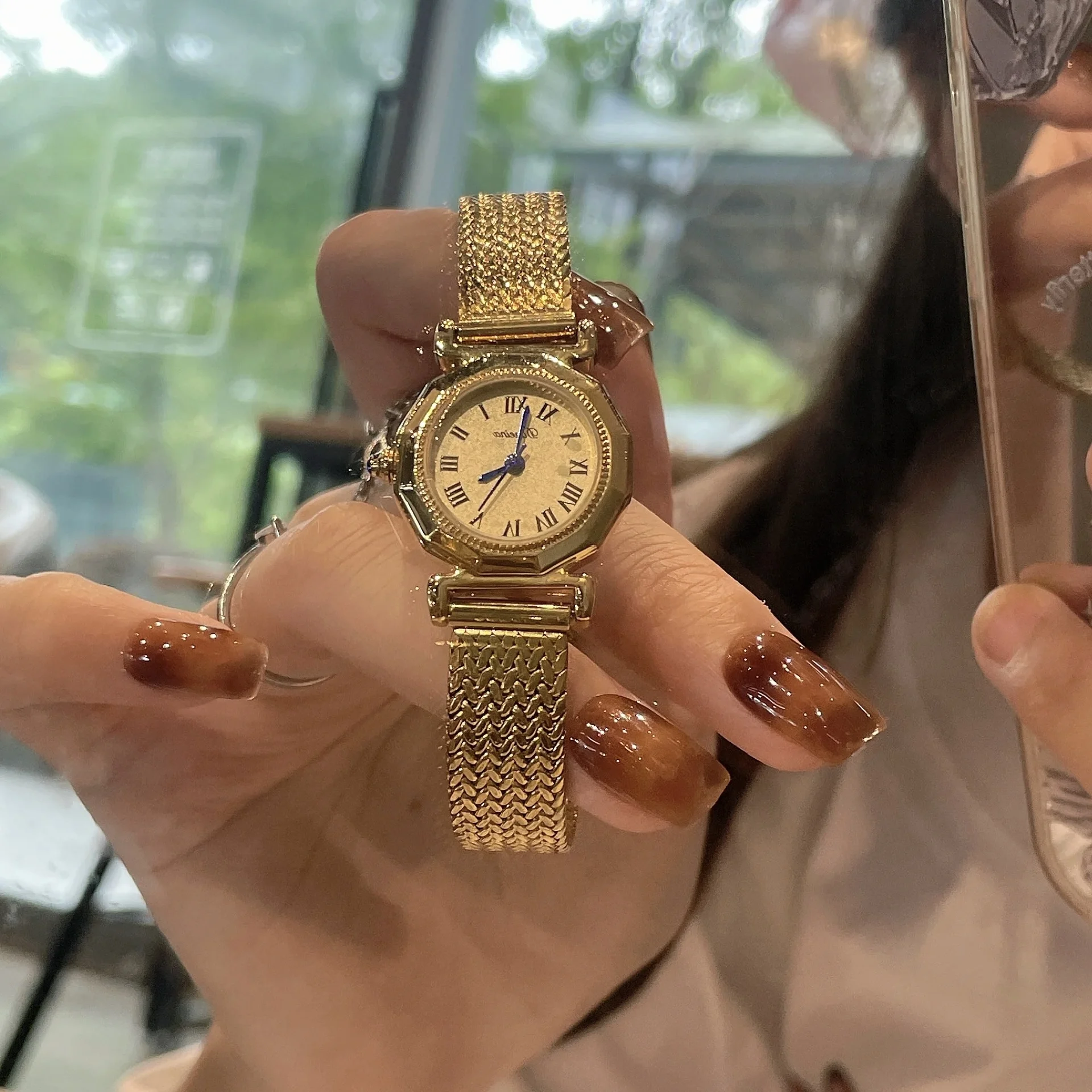 

Elegant watch, French-style light luxury retro women's watch, small and exquisite women's watch, women's gift.