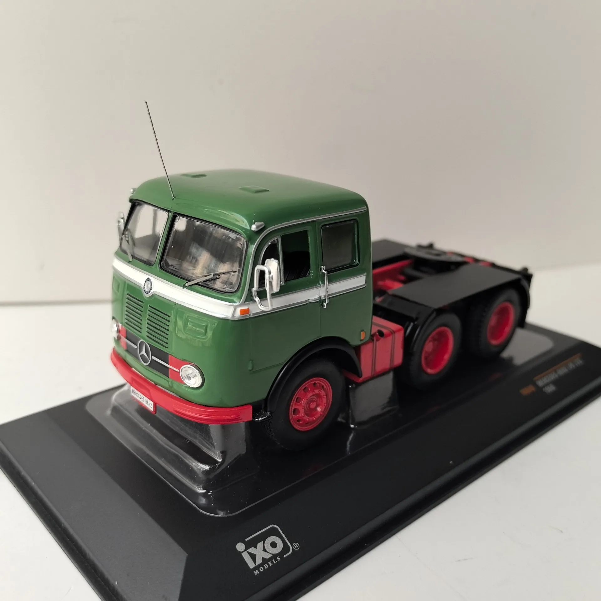 

Diecast IXO 1/43 Scale BENZ LPS 333 1960 Alloy of The Front End Alloy Car Model Collectible Toy Gift Souvenir Display Ornament