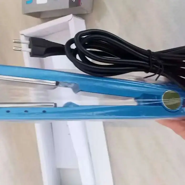 

Классический нано-титановый выпрямитель для волос для химической завивки 1/4, портативный, широкий и узкий, прямые продажи с фабрики