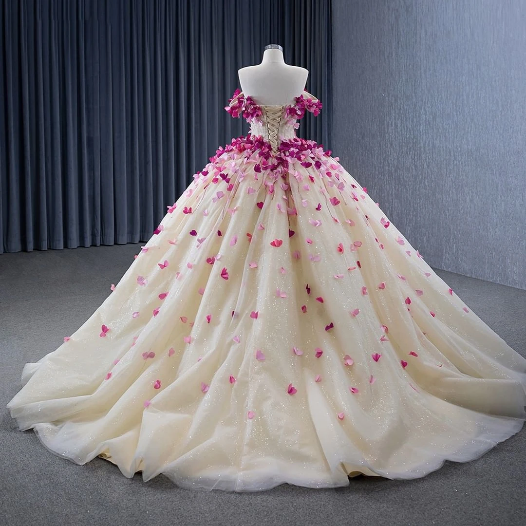 Vestidos de quinceañera elegantes, vestidos de baile con escote en forma de corazón y hombros descubiertos, apliques 3D, vestido de tren de barrido para fiesta, hecho a medida