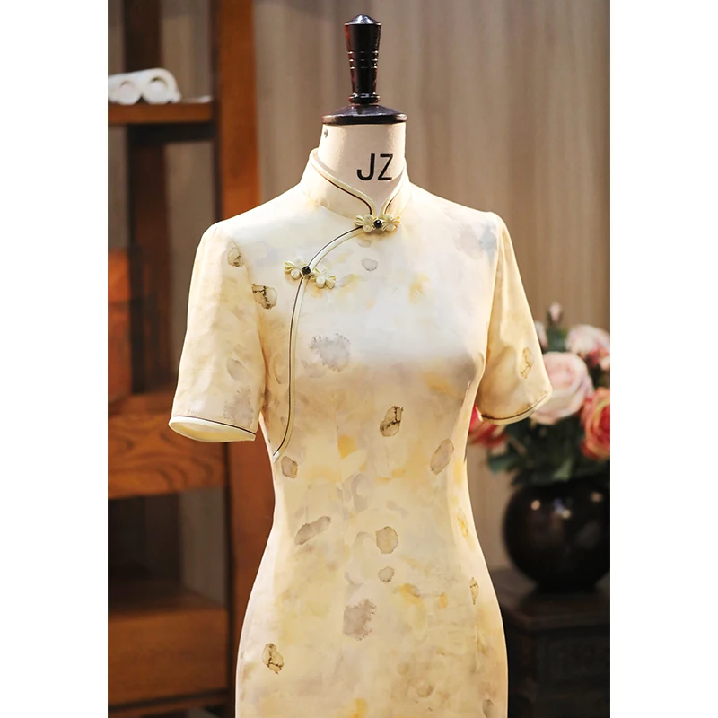 

Новая летняя версия женского костюма из натурального шелка в винтажном стиле, облегающий крой, для повседневной носки, высококачественный, в китайском стиле.