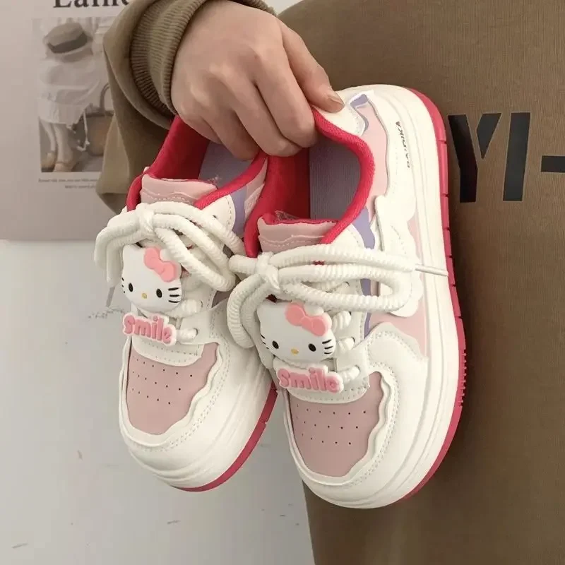 2024 Spring Autumn Kawaii Sanrio Ins Hello Kitty Pendant Board Shoes Cute Cartoon Y2k Casual Sneakers Student Gifts Toys