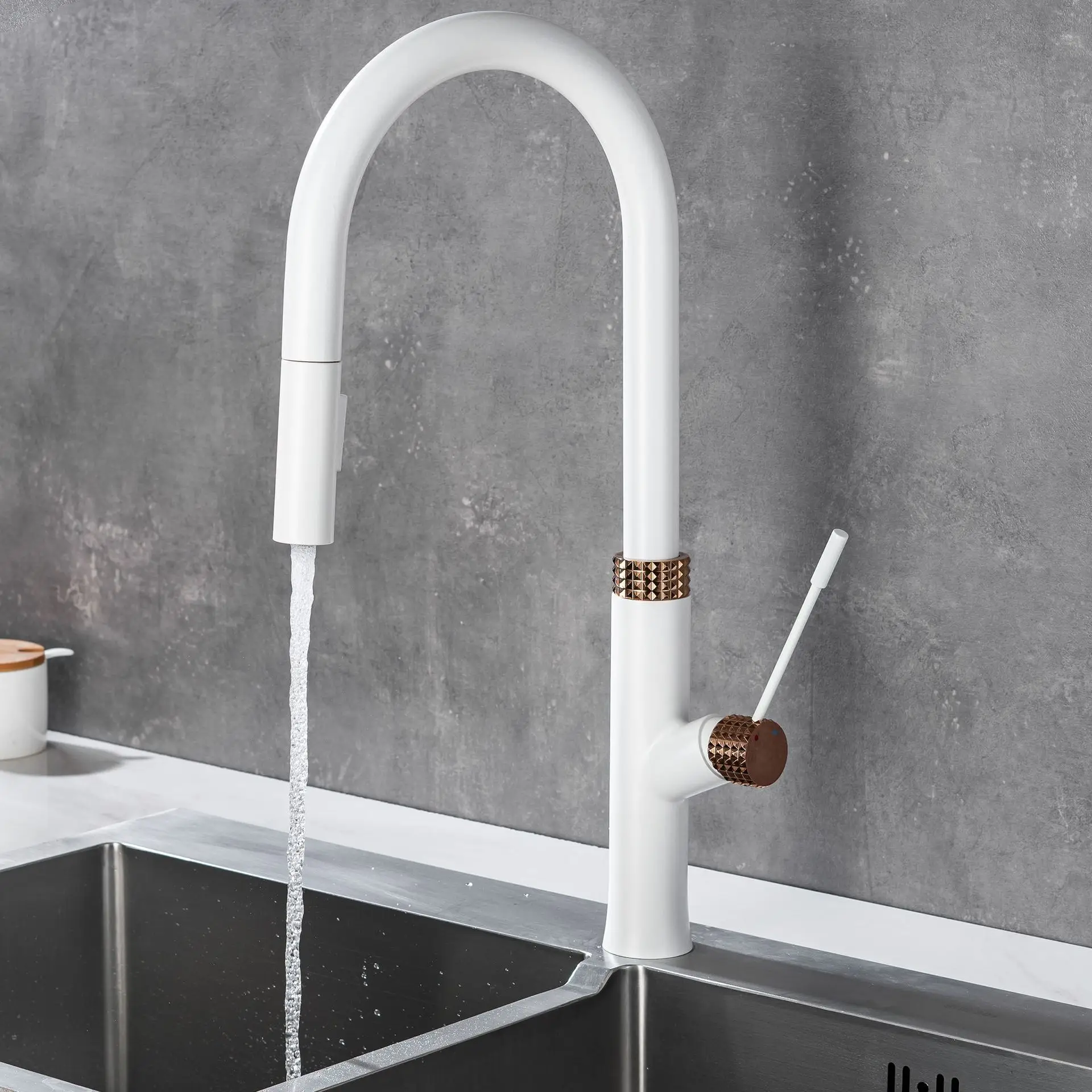 

White and Rose Gold Brass Kitchen sink faucet One Hole One Handle Pull Out Kitchen Tap with 2 mode spray Modern Design Luxury