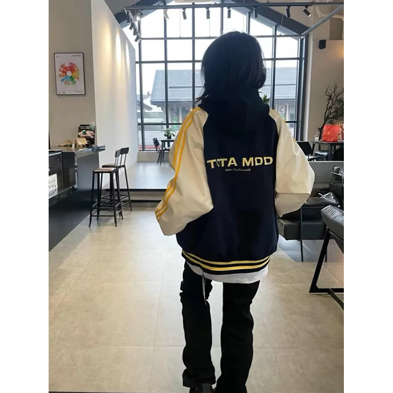 เสื้อแจ็คเก็ตนักบินสไตล์อเมริกันทรงหลวมสำหรับผู้หญิง รุ่นใหม่ล่าสุดสำหรับฤดูใบไม้ผลิและฤดูใบไม้ร่วง แฟชั่นสำหรับคู่รัก สีสันสดใส สไตล์เบสบอล เสื้อคลุม