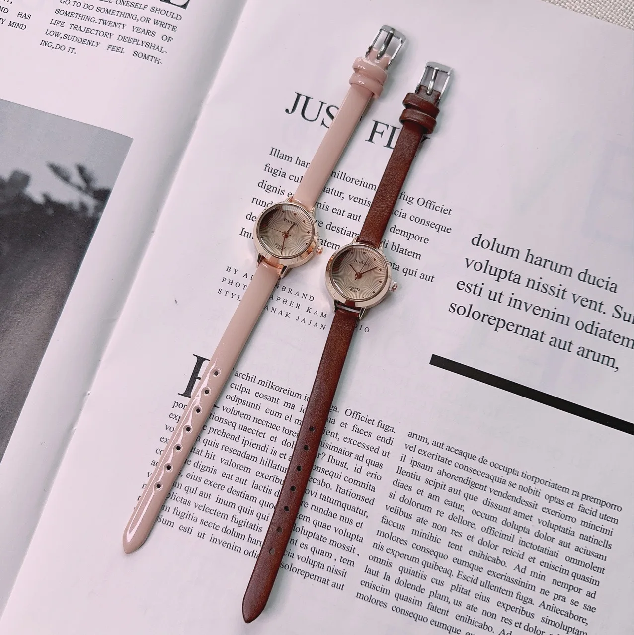 Женские ретро-часы с маленьким циферблатом и простым темпераментом, кварцевые часы на ремне, женские часы