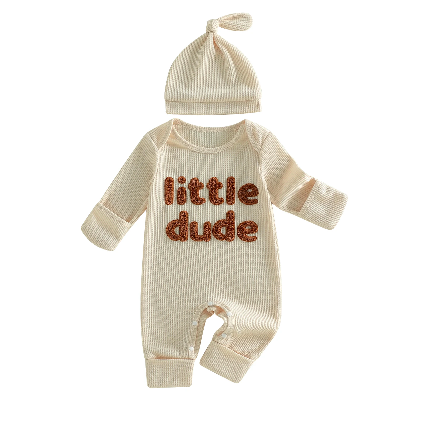 

Комплект из 2 предметов для маленьких мальчиков: очаровательный комбинезон с длинными рукавами, круглым вырезом и вышивкой букв, а также шапка