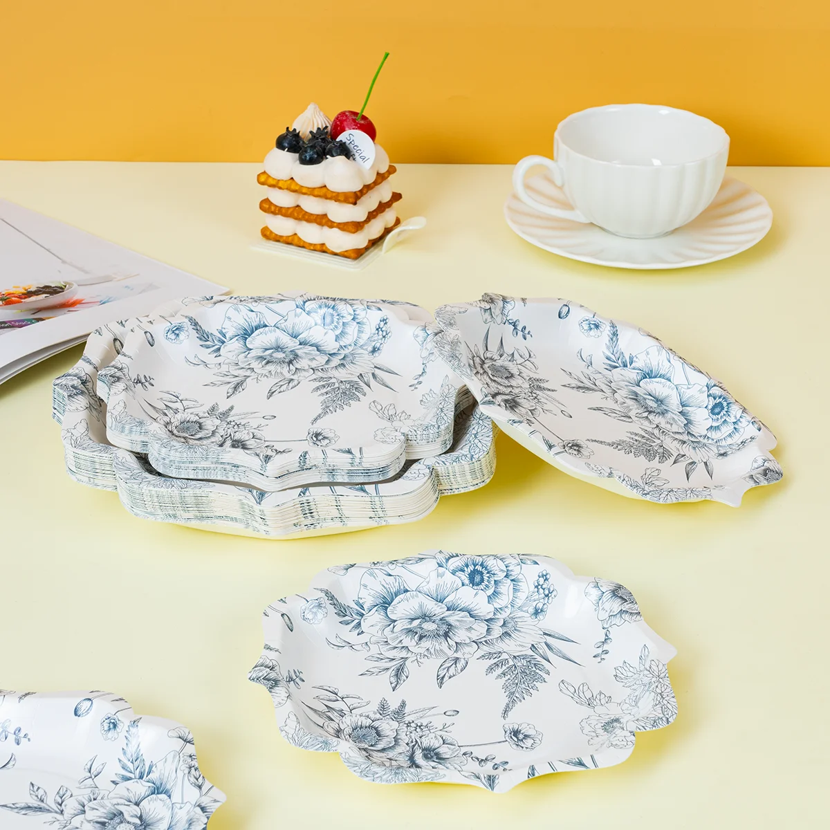 10/25/50pcs Delicate Blue Rose Floral Disposable Paper Plates for Romantic & Sophisticated Party Supplies view 2
