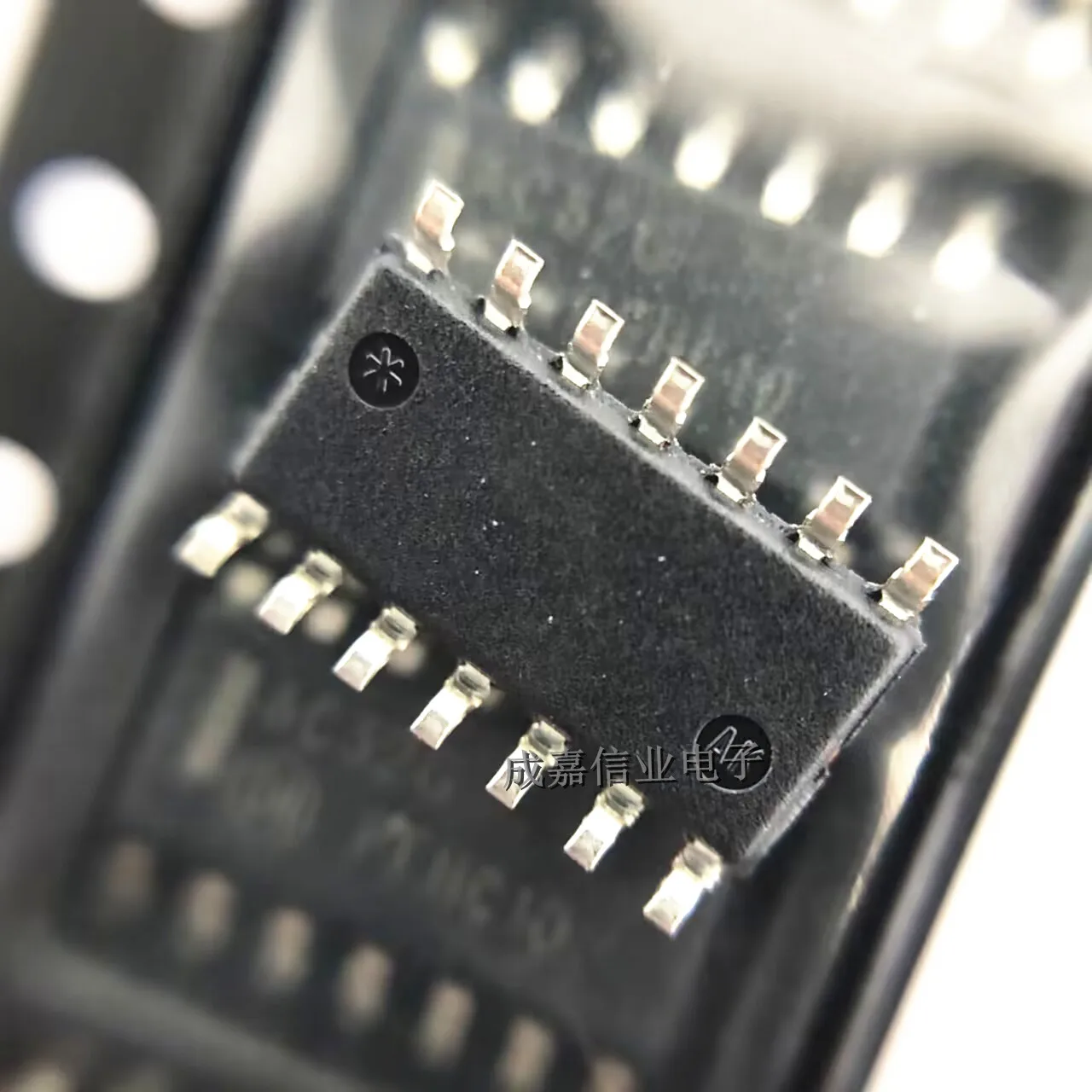 10pcs/Lot MC74AC32DR2G SOP-14 MARKING;AC32G OR Gate 4-Element 2-IN CMOS 14-Pin Operating Temperature:- 40 C-+ 85 C