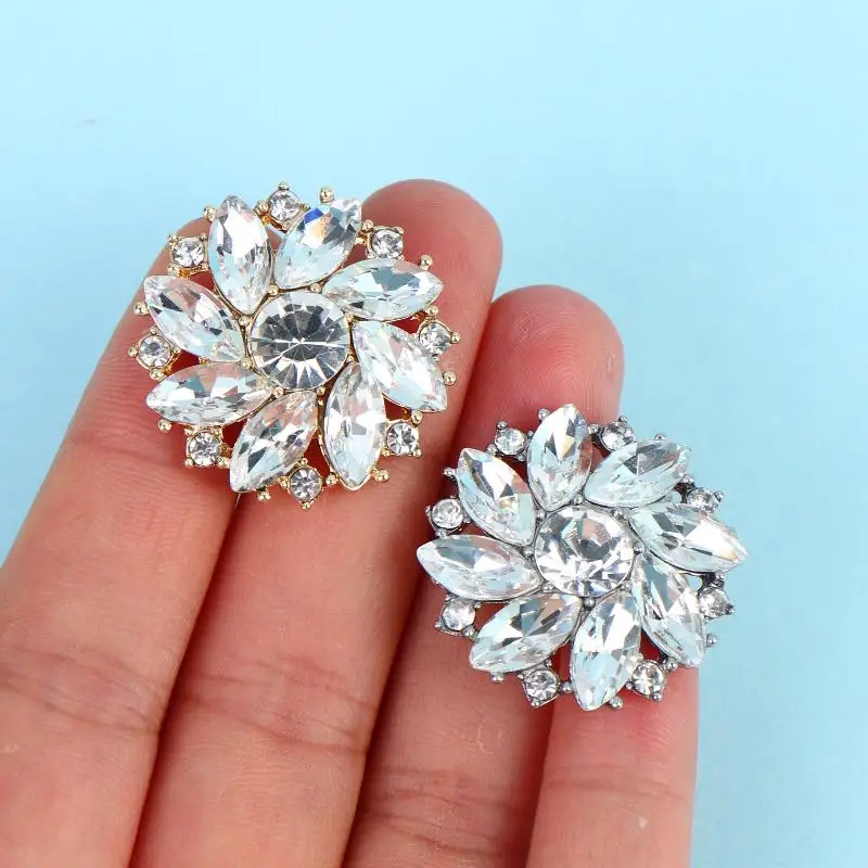 2/4 Stück Funkelnde Strass-Blumenförmige Metallknöpfe Geeignet für Dekorative Knöpfe an Kleidung – Detail 3