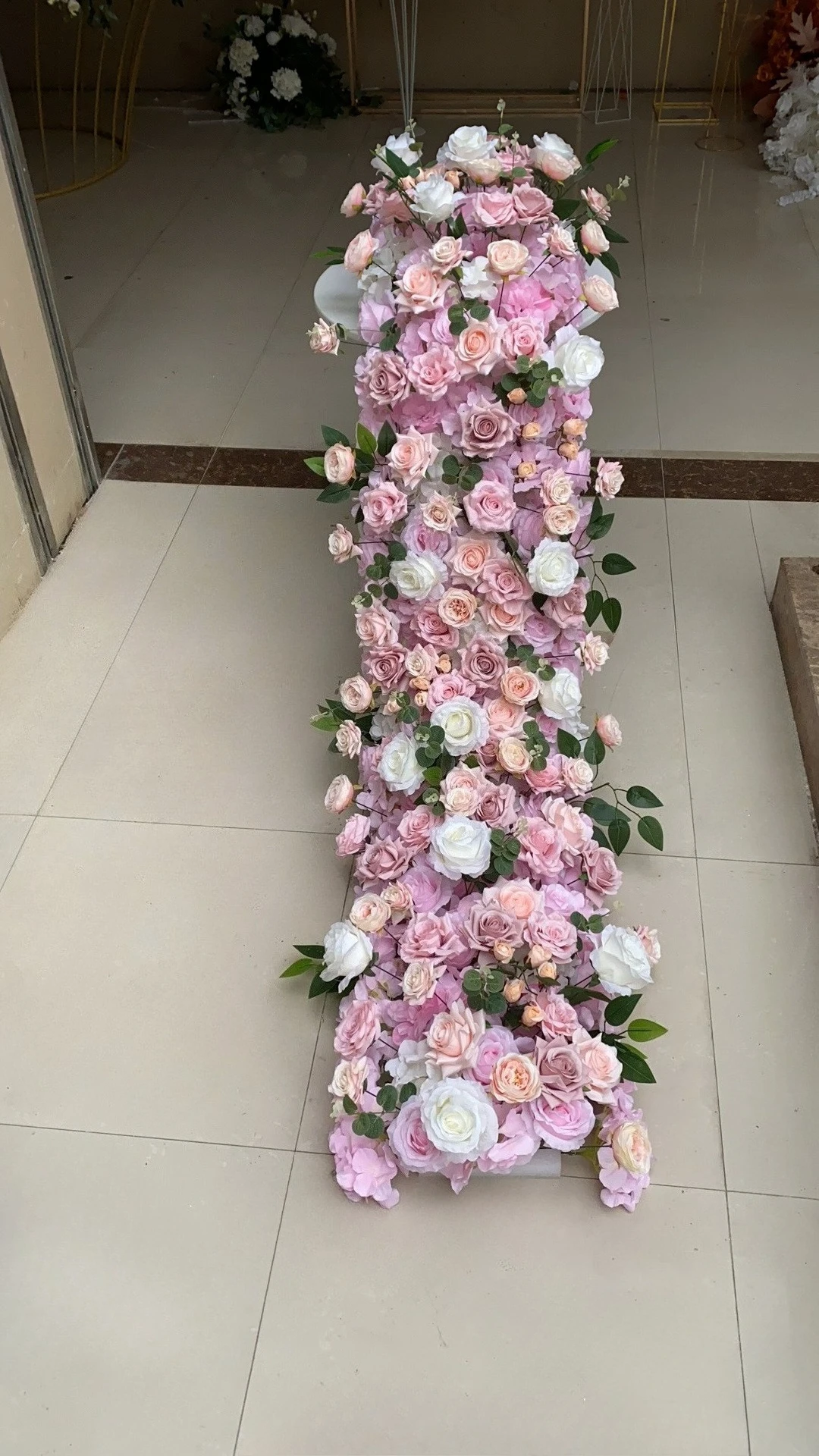 200x45CM Rosa Künstliche Rosenblumenreihe Großhandel Hochzeitstisch-Mittelstück Schaufenster-Blumenwand Künstliche Blumendekoration – Detail 1