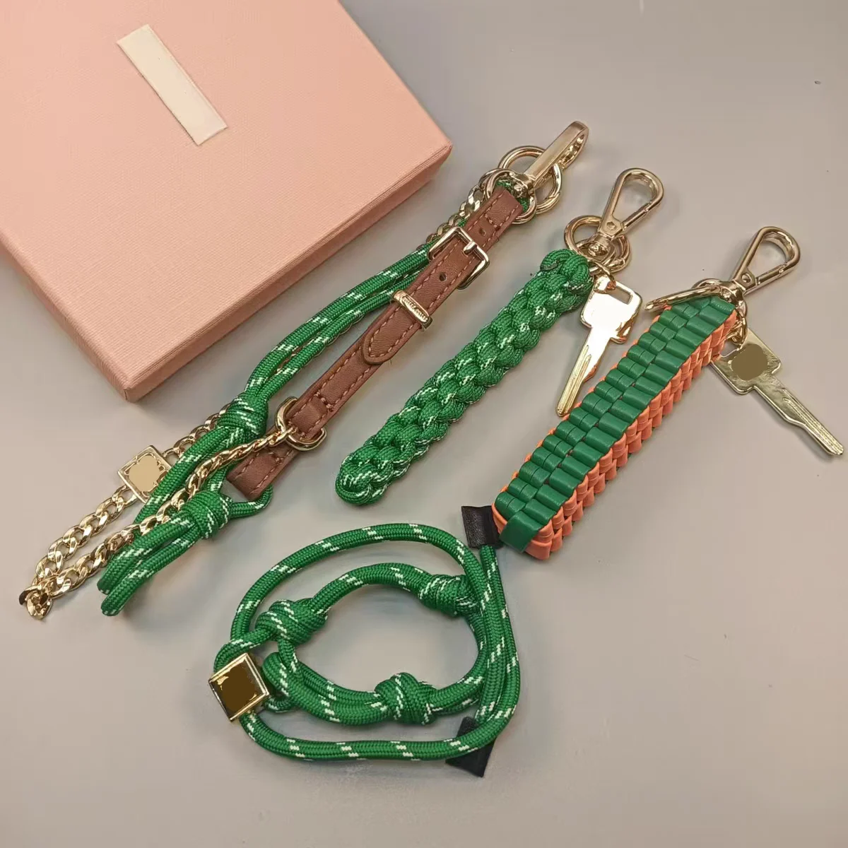 Colgante de bolsa con gancho tejido a mano puro, abalorio de cuerda trenzada, llavero de coche estilo Ins creativo, regalo de mujer en forma de llave única y a la moda