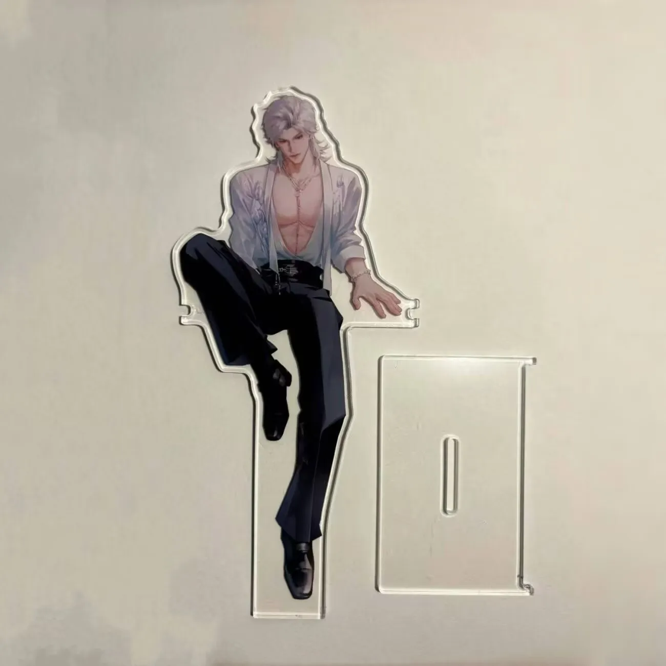 新しい「愛と深宇宙」周辺機器「Sylus Qin Che」座り立ちサインアクリルデスクトップ装飾とコレクションギフト