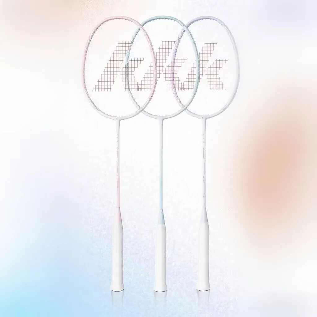 مضارب كرة الريشة خفيفة الوزن للغاية
