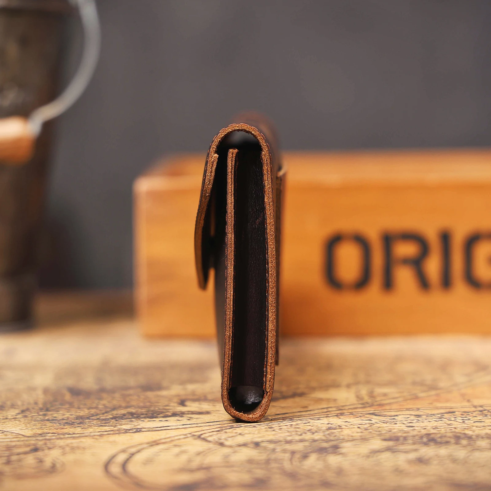 S.WORKER Vintage Echtleder-Clutch-Tasche Handgefertigte Herren-Langbörse für Handy, Bargeld und Karten. – Detail 7