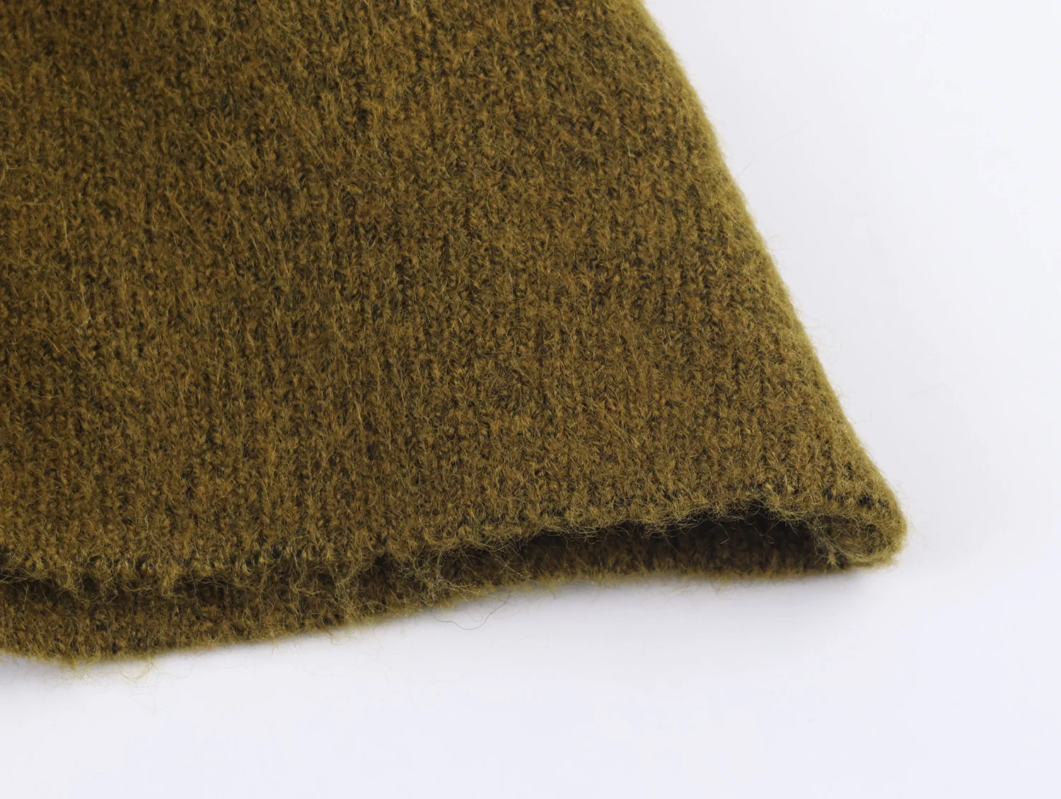 เสื้อสเวตเตอร์ถักแขนสั้นคอวีสไตล์ฝรั่งเศสของ ZERAINS พร้อมดีไซน์สำหรับฤดูหนาว ทรงเข้ารูปและเสื้ออเนกประสงค์