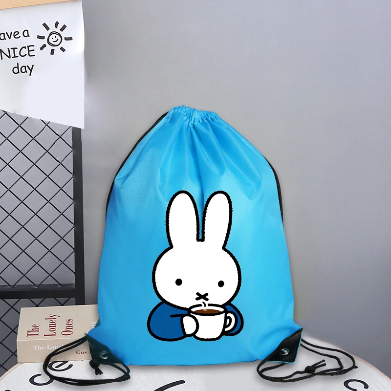 Bolsa com Cordão Estampada Miffy, Moderna, de Nylon Impermeável, Multifuncional, para Viagem, Esporte, Armazenamento de Roupas e Calçados, Mochila de Desenho Animado