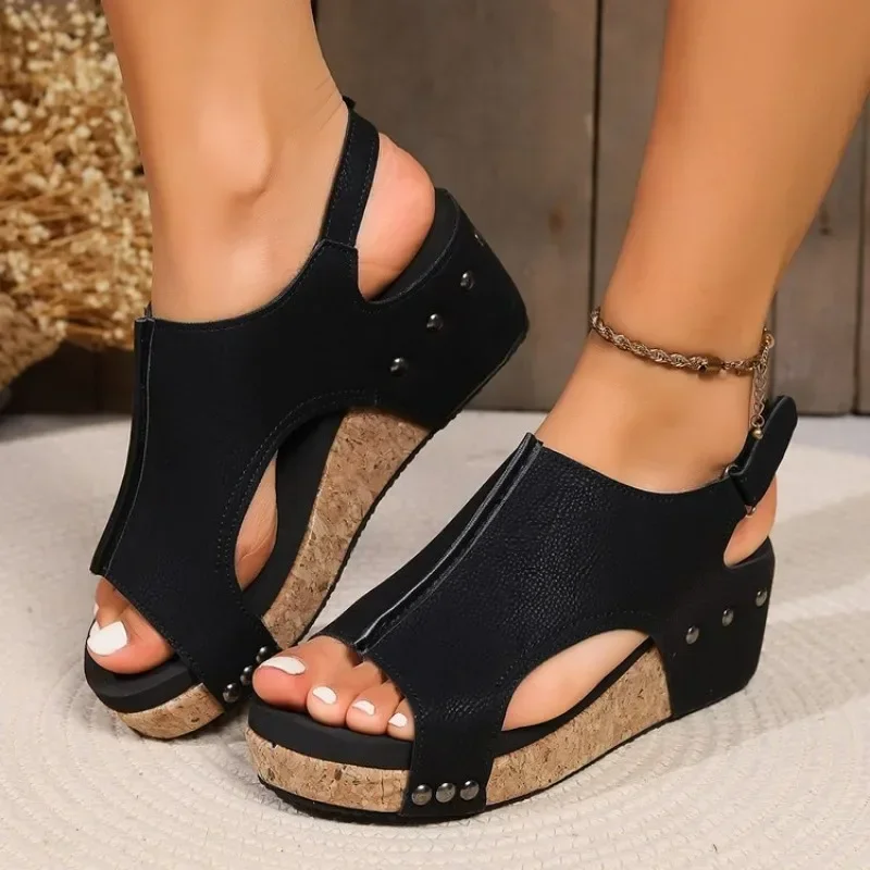 Sandalias con tachuelas y Punta abierta para mujer, zapatos de cuña con plataforma, tacones altos, Verano