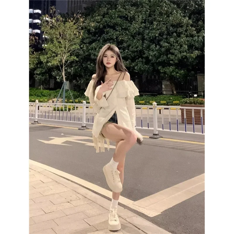 

Французская белая блузка с рюшами, женская одежда, новинка ранней весны 2025, дизайнерский нишевый топ с открытыми плечами для весны и осени