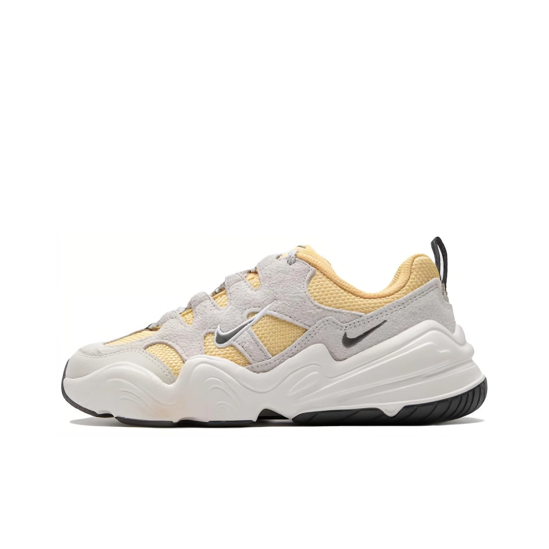 

Женские кроссовки Nike Tech Hera Saturn Gold Light Bone DR9761-700