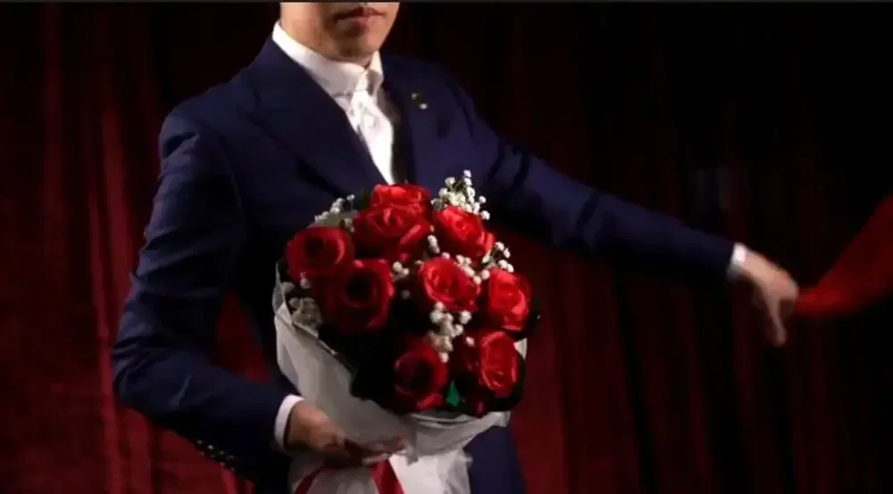 The Bouquet Rose 9 Flowers Magic Tricks Blooming Bouquet For Lover Stage Wedding Party Stage Illusions Comedy  Mentalism Funny