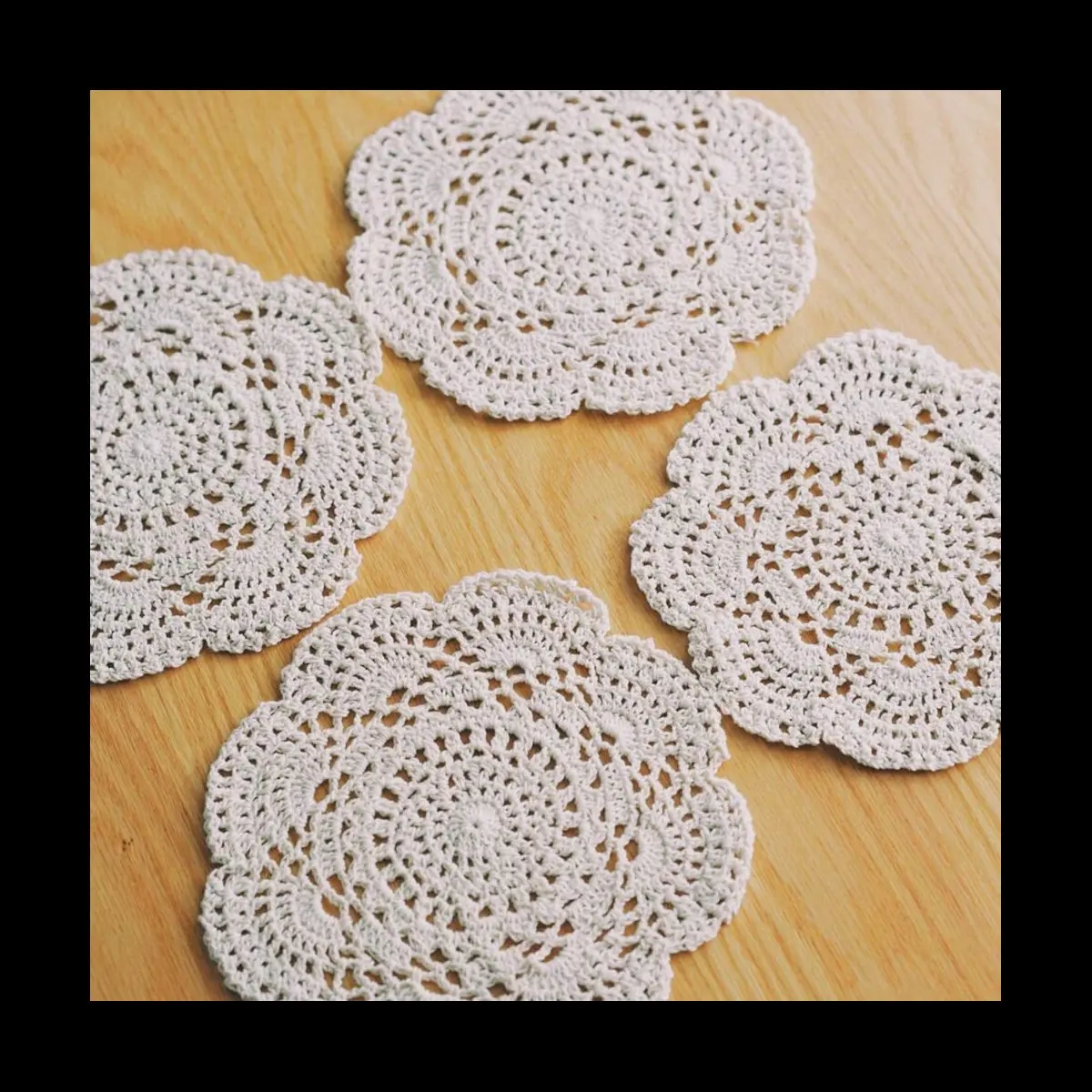L! DT299^4PCS 8.6 Inch Doilies Crochet Round Lace Doily Handmade Placemats Cotton Crocheted Coasters (Beige)